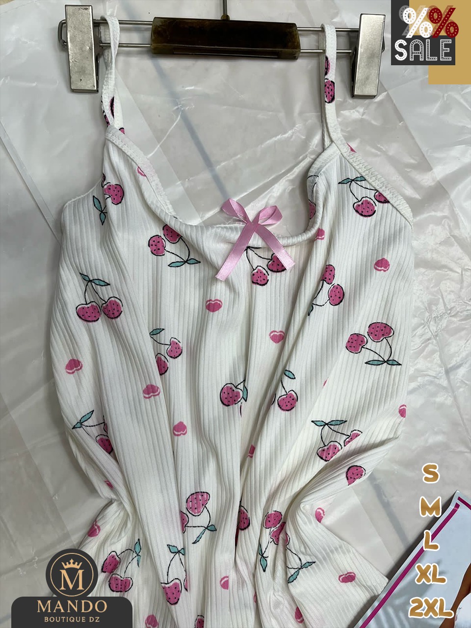 La robe cerise fait chavirer les cœurs